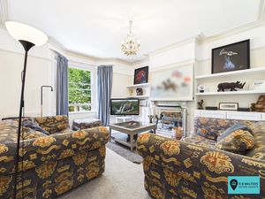 Sitting Room- click for photo gallery